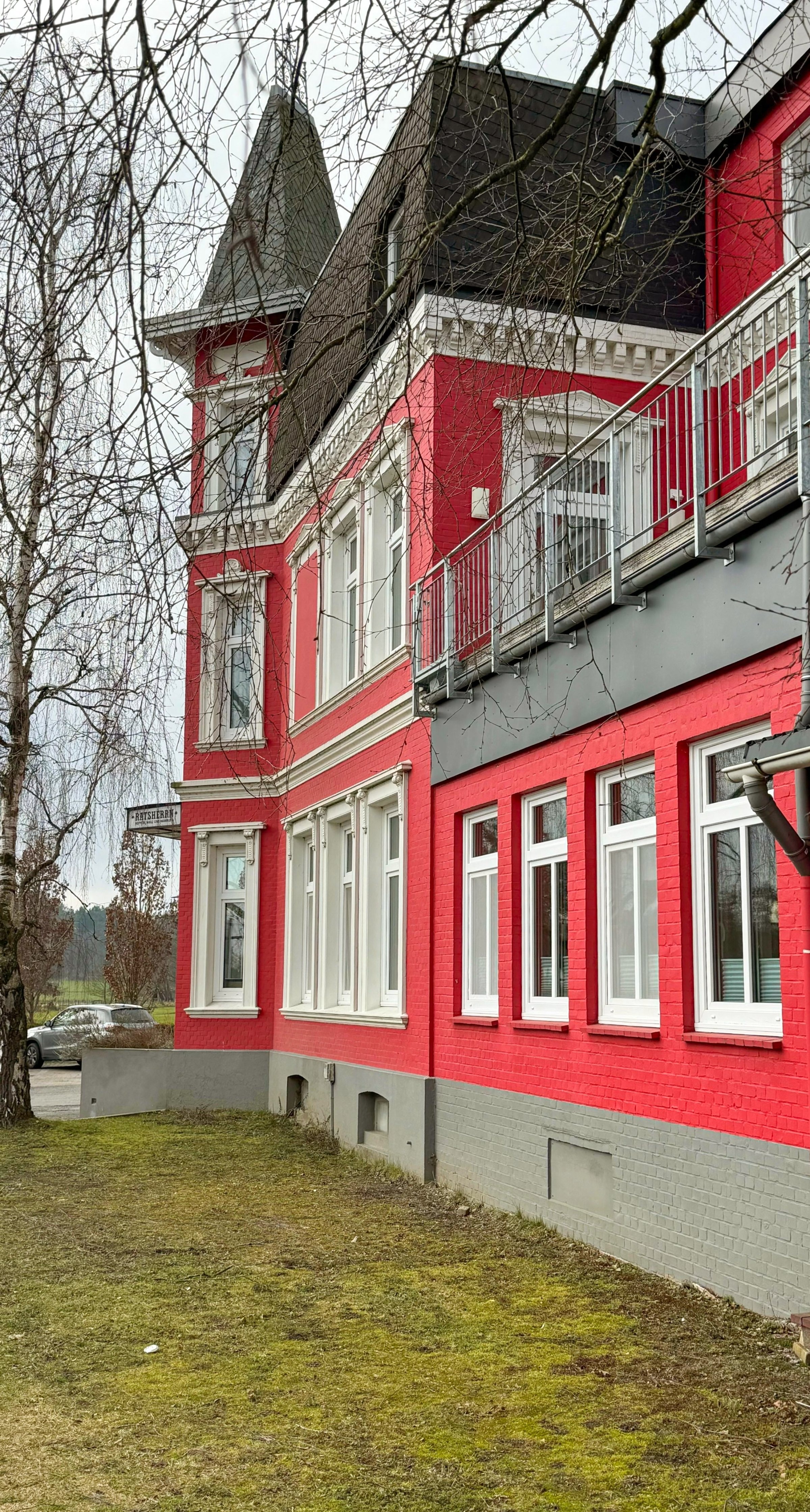 Kita in einer Backsteinvilla