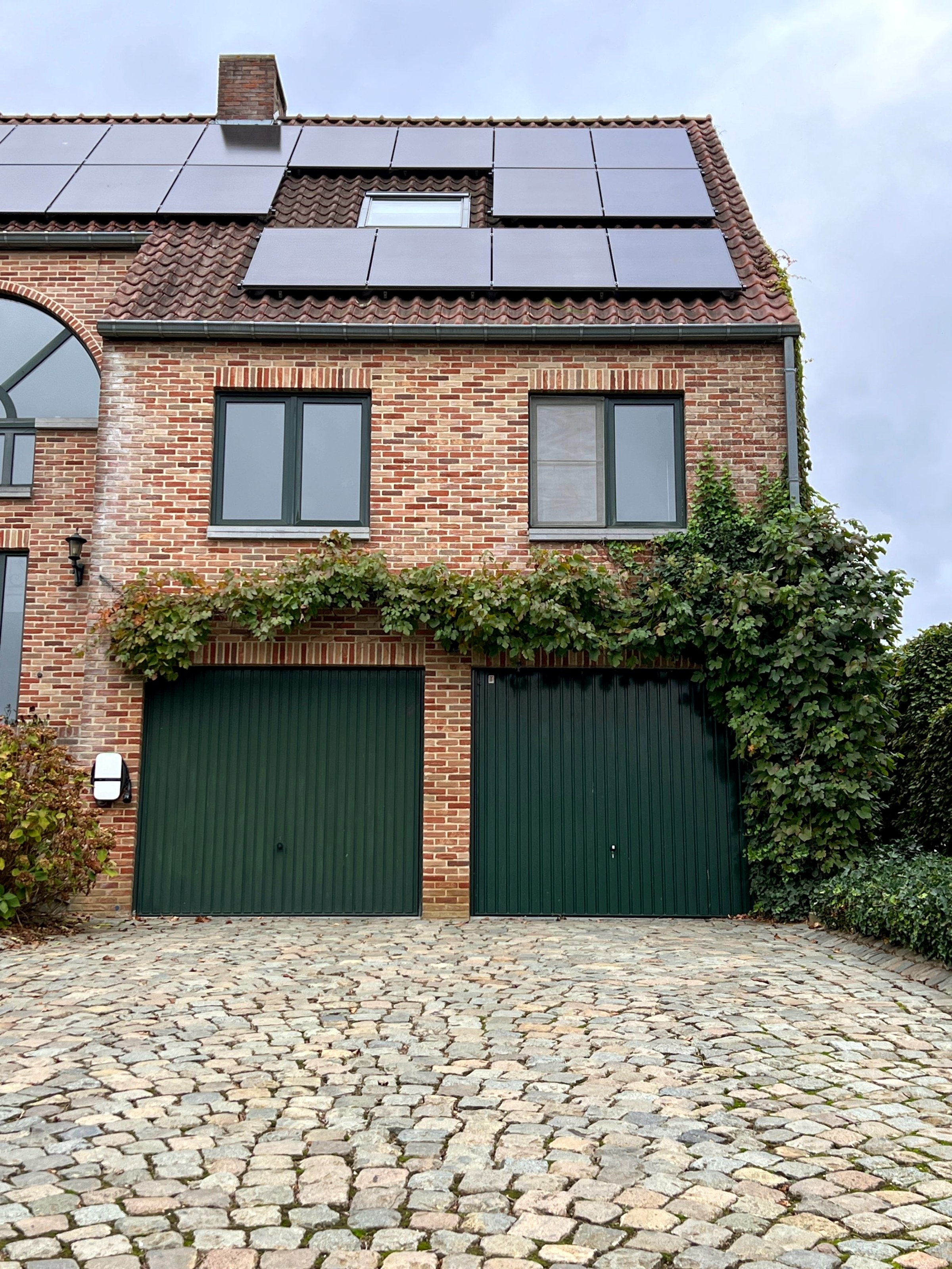 Klinkerhaus mit Solaranlage und Doppelgarage